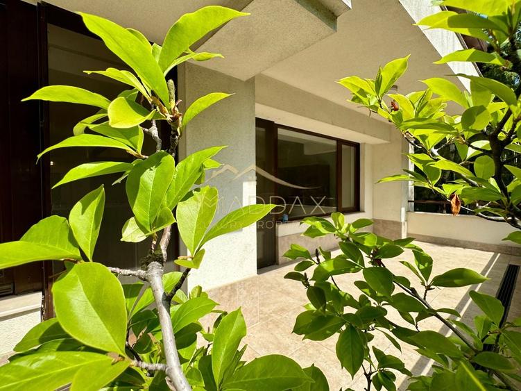 Apartament cu 4 camere circular, mobilat în Capitale