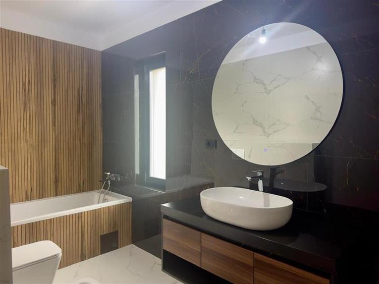 Casă cu 4 camere cu Teren 430 Mp în Bucium