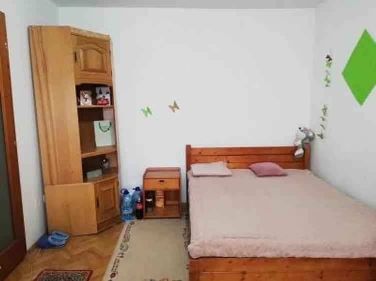 Apartament cu 3 camere decomandat în Aleea Carpați