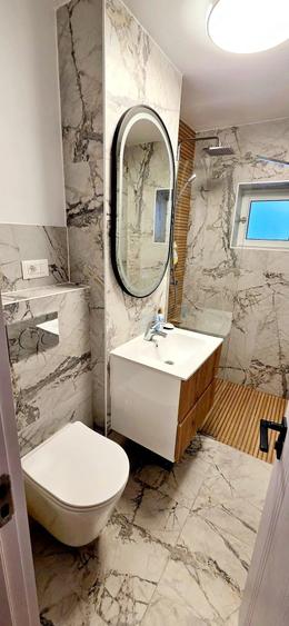 Apartament cu 4 camere decomandat în Central