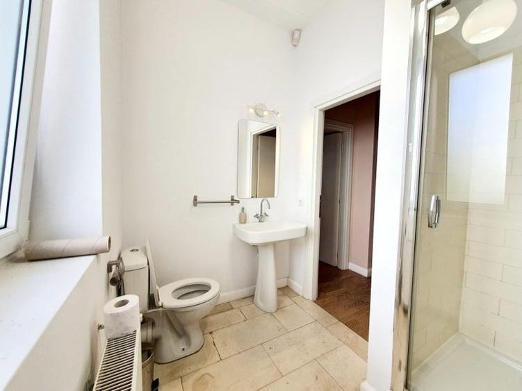 Casă cu 6 camere cu Garaj în Dorobanți