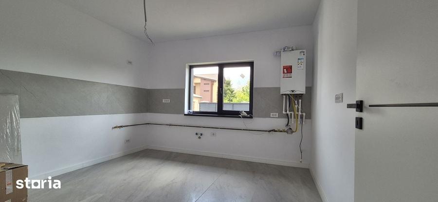 Casă cu 4 camere cu Teren 350 Mp în Clinceni
