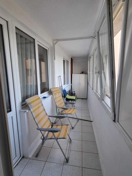 Apartament cu 3 camere decomandat în Exterior Vest