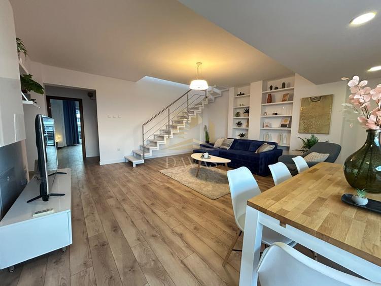 Penthouse cu 4 camere semidecomandat, mobilat în Bună Ziua