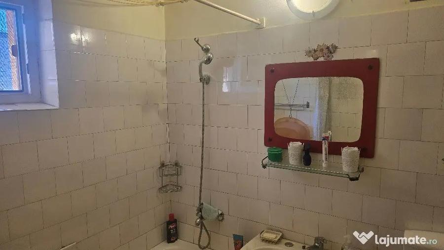 Apartament cu 3 camere decomandat în Piața Centrală