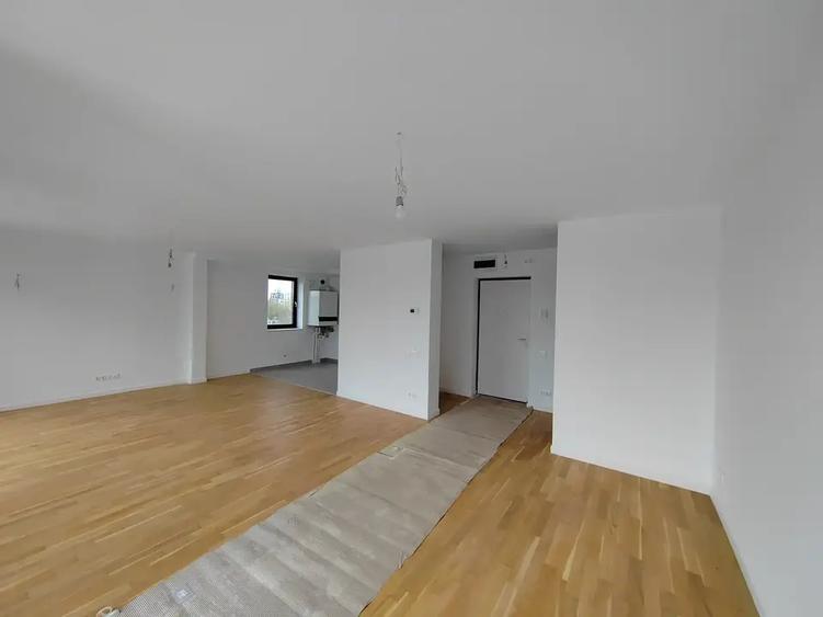 Apartament cu 3 camere decomandat în Sisești