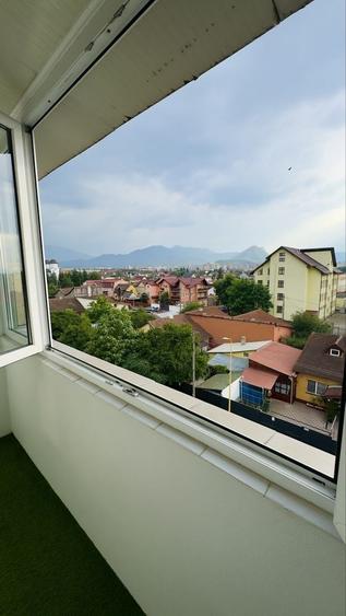 Apartament cu 3 camere decomandat în Noua