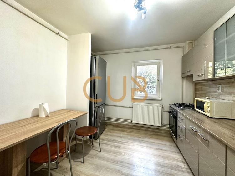 Apartament cu 3 camere decomandat, mobilat în Lipovei