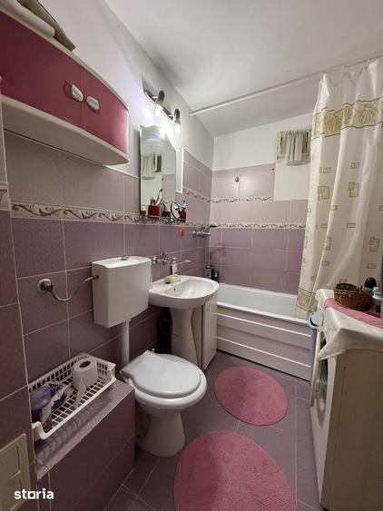 Apartament cu 3 camere semidecomandat în Soarelui