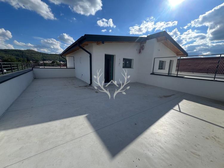 Duplex cu 4 camere cu Canalizare în Florești