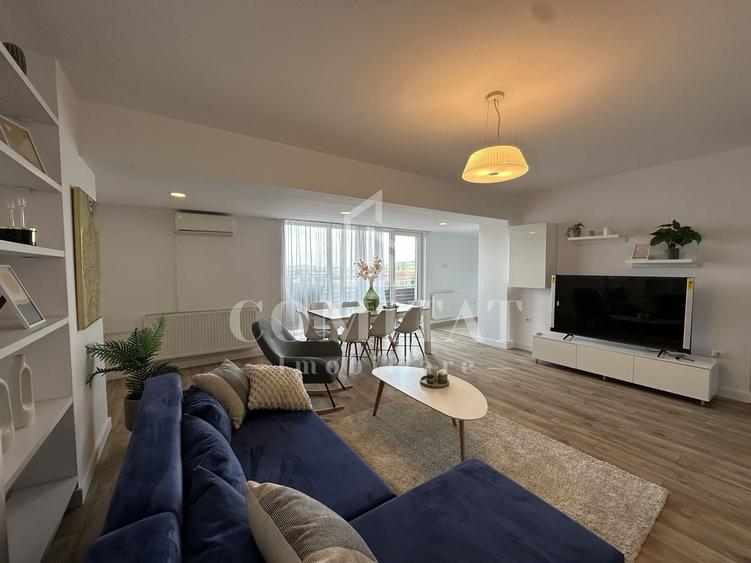 Apartament cu 5 camere semidecomandat, mobilat în Bună Ziua