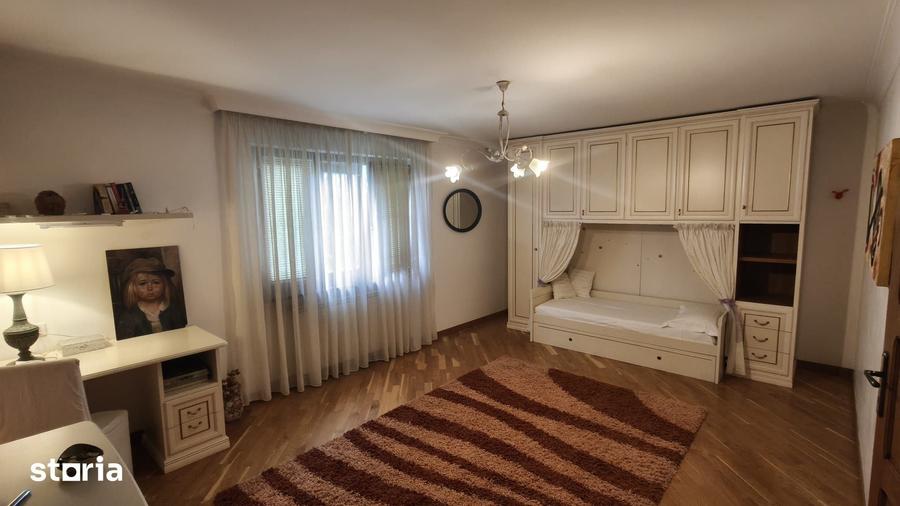 Casă cu 4 camere cu Teren 900 Mp în Central