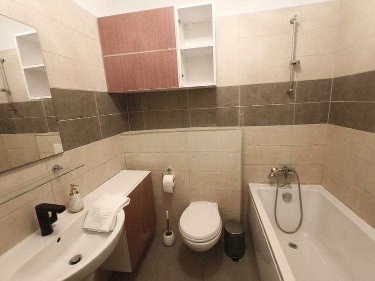 Apartament cu 3 camere semidecomandat în Prelungirea Ghencea
