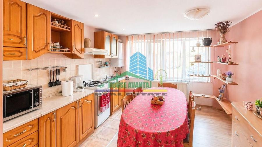 Apartament cu 3 camere decomandat în Central