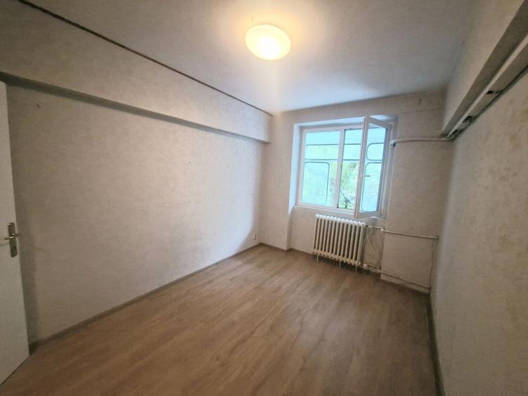 Apartament cu 3 camere decomandat în Tineretului