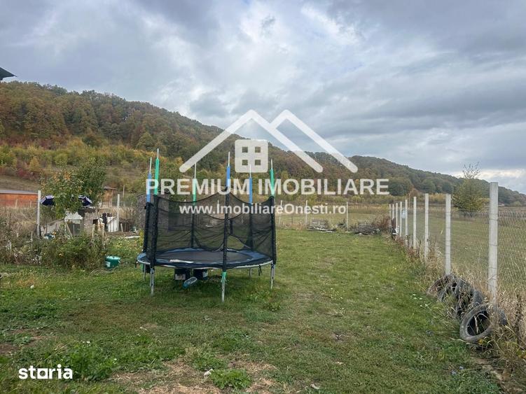 Casă cu 8 camere cu Teren 2680 Mp în Mănăstirea Cașin