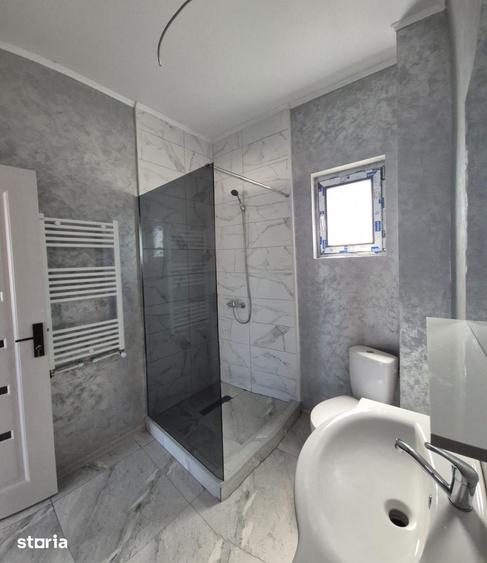 Casă cu 5 camere cu Teren 200 Mp în Lumina