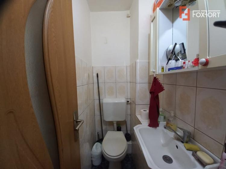 Apartament cu 3 camere semidecomandat, mobilat în Lipovei