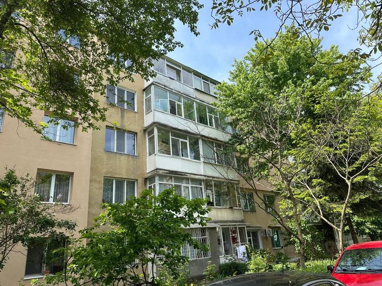 Apartament cu 3 camere decomandat în Negru Vodă