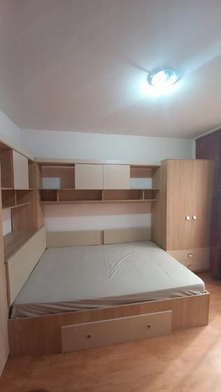 Apartament cu 3 camere semidecomandat în Apărătorii Patriei