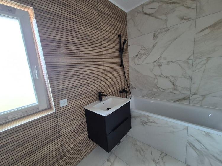 Apartament cu 3 camere decomandat în Hipodrom 3