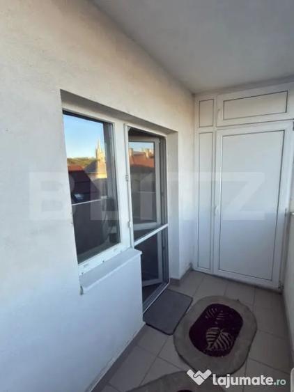 Apartament cu 4 camere decomandat în Central