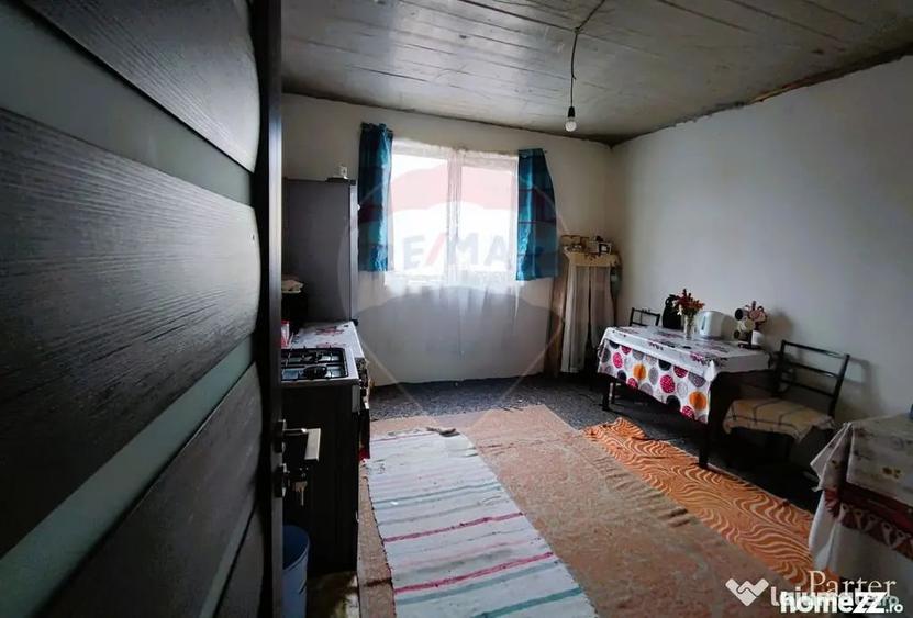 Casă cu 7 camere cu Teren 300 Mp în Central