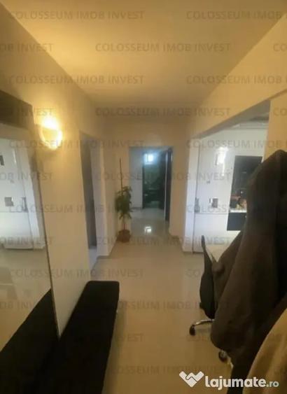 Apartament cu 4 camere decomandat în Tractorul