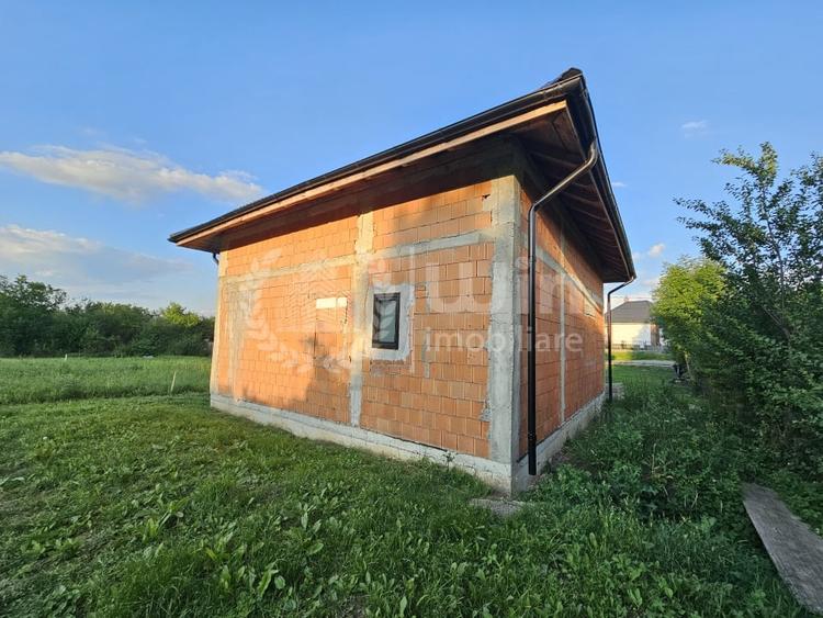 Casă individuală cu 3 camere cu Teren 1239 Mp în Aiton
