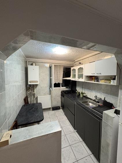 Apartament cu 3 camere semidecomandat în Mihai Bravu