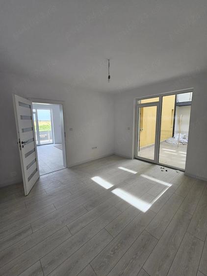 Apartament cu 3 camere decomandat în Sud