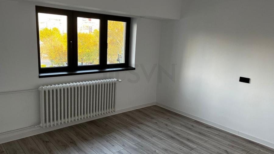 Apartament cu 4 camere nedecomandat, mobilat în P-ța Unirii
