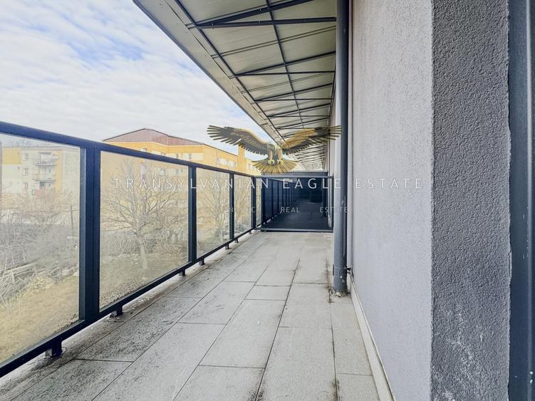 Apartament cu 3 camere semidecomandat, mobilat în Dâmbul Rotund