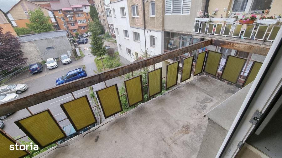 Apartament cu 3 camere decomandat în Petros