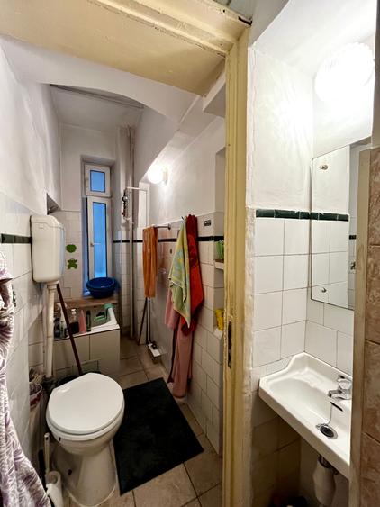 Apartament cu 3 camere semidecomandat în Calea Victoriei