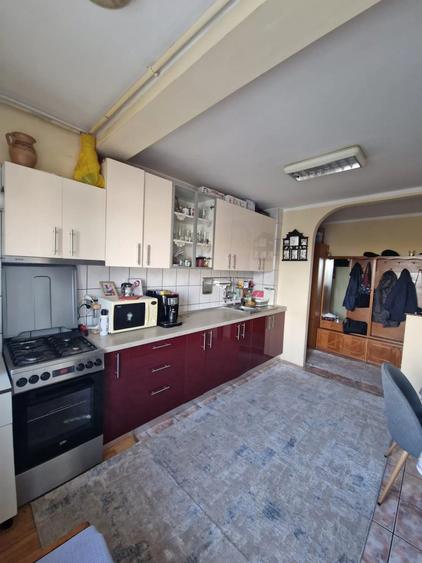 Apartament cu 2 camere decomandat, mobilat în Între Lacuri