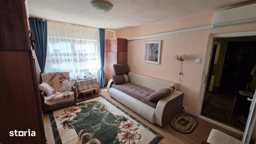 Apartament cu 2 camere semidecomandat în CET