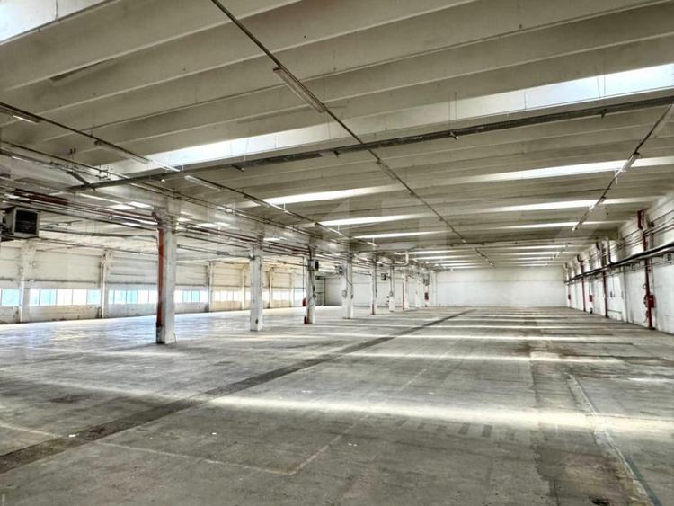 Spațiu comercial, de 2,927 mp, în Industrială