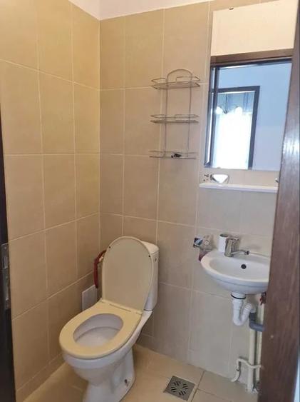 Apartament cu 3 camere semidecomandat în Tătărași