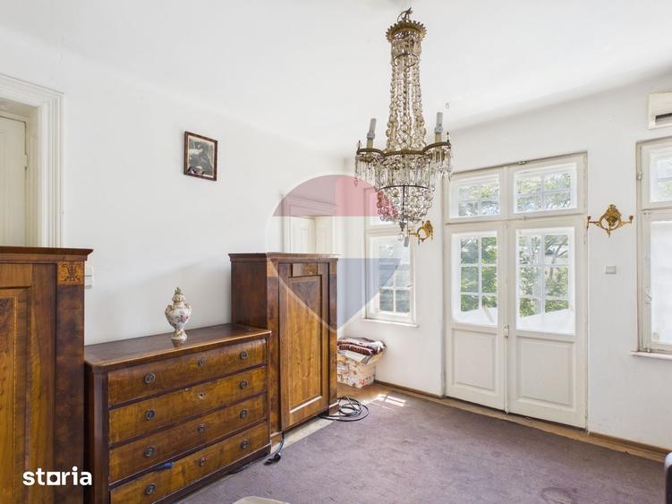 Apartament cu 3 camere semidecomandat în Moșilor