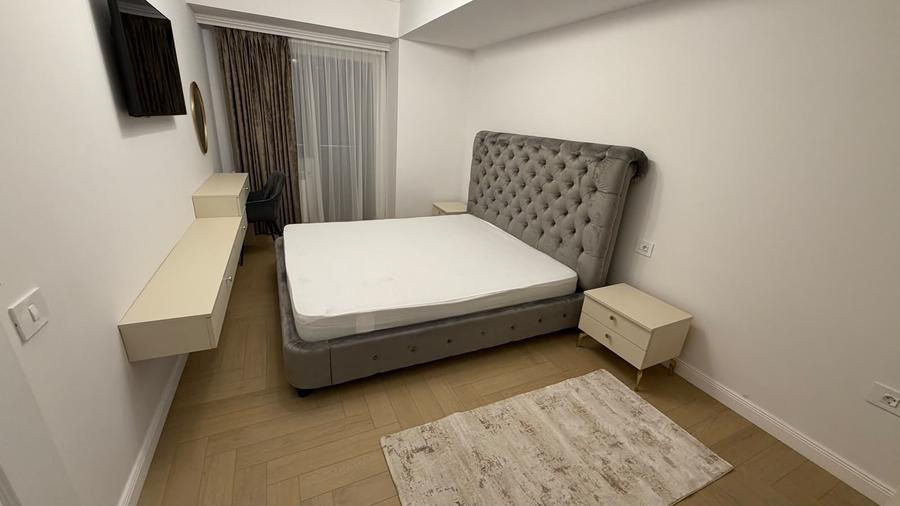 Apartament cu 3 camere decomandat, mobilat în Casa de Cultură