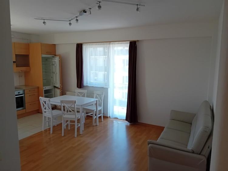 Apartament cu 3 camere decomandat, mobilat în Turnișor