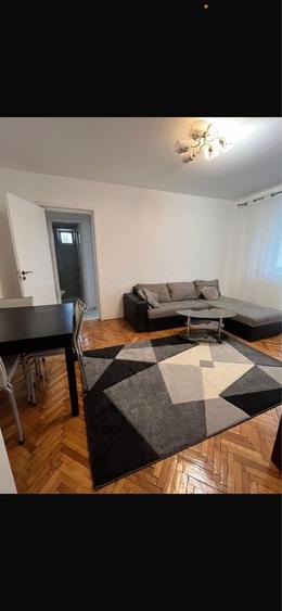 Apartament cu 3 camere semidecomandat în Astra