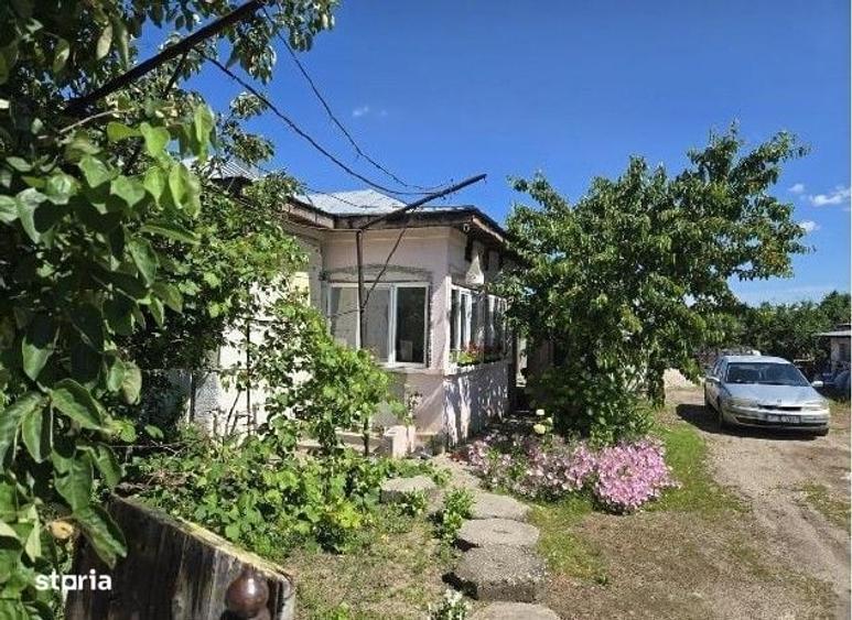 Casă cu 4 camere în Vârteju