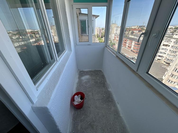 Apartament cu 3 camere decomandat în Casa de Cultură