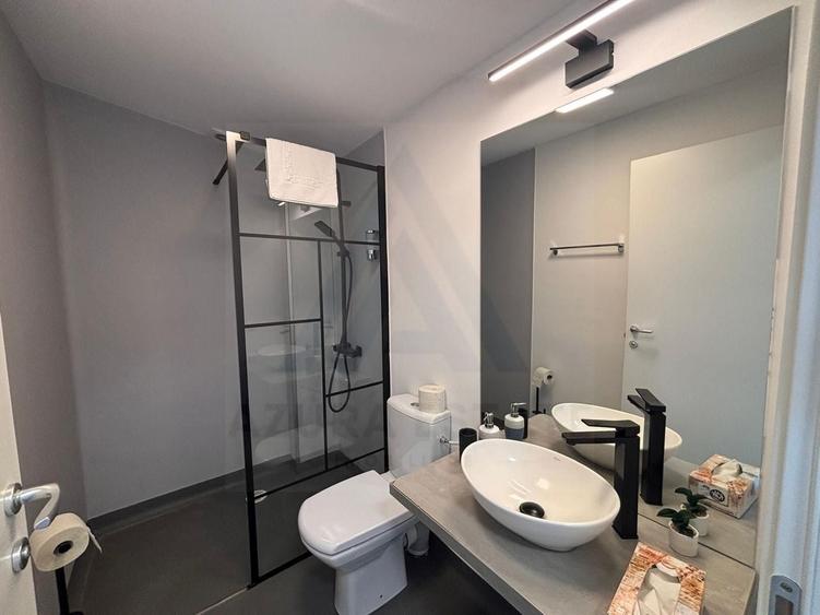 Casă individuală cu 10 camere cu Canalizare în Central