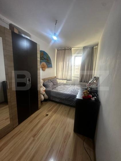 Apartament cu 3 camere semidecomandat, mobilat în Craiovița Nouă