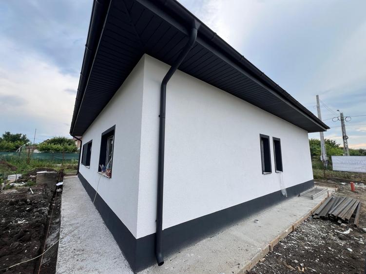 Casă individuală cu 4 camere cu Teren 400 Mp în Rediu