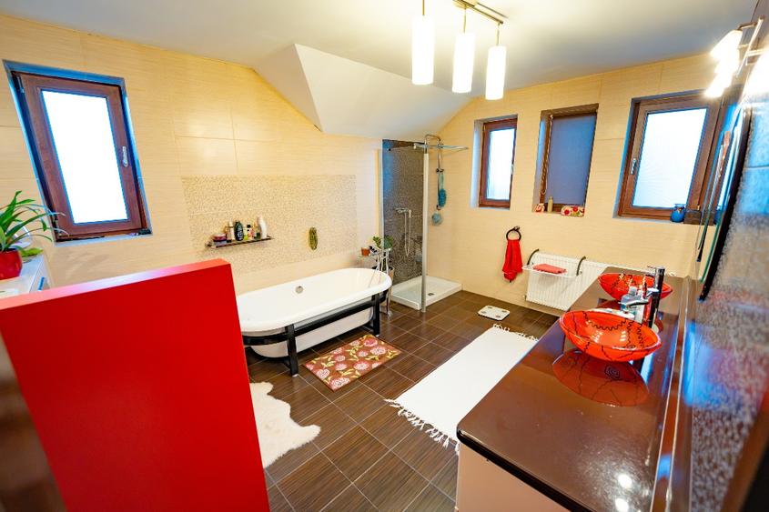 Casă individuală cu 5 camere cu Teren 1100 Mp în Dumbrăvița