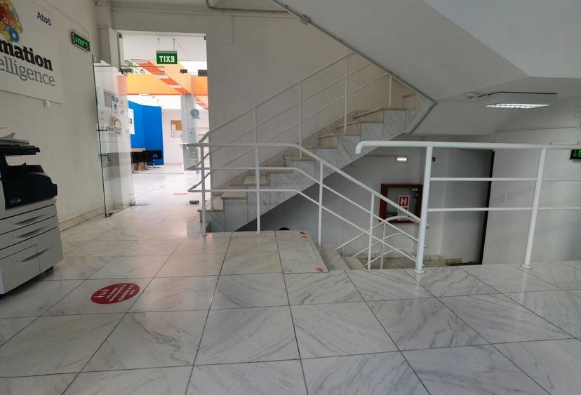 Birou, de 2,000 mp, în Braytim